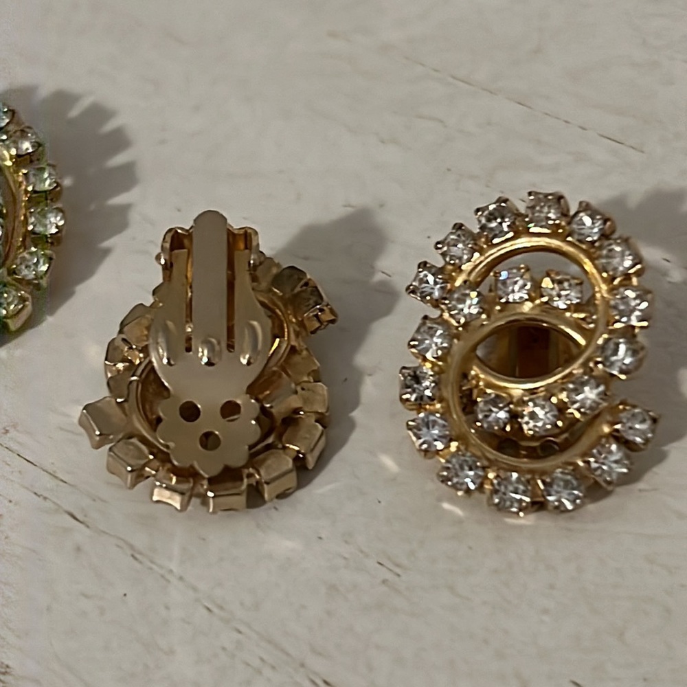 Vintage 50’s 60’s prong set crystal clip on earrings and brooch gold clear - Picture 4 of 4
